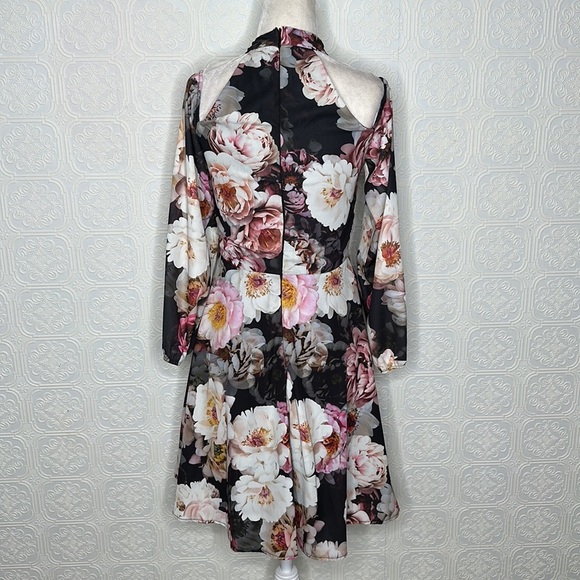 JESSICA WRIGHT | by SisterGlam VIOLET MULTICOLOUR FLORAL DRESS w/ Cold S… - Picture 9 of 16